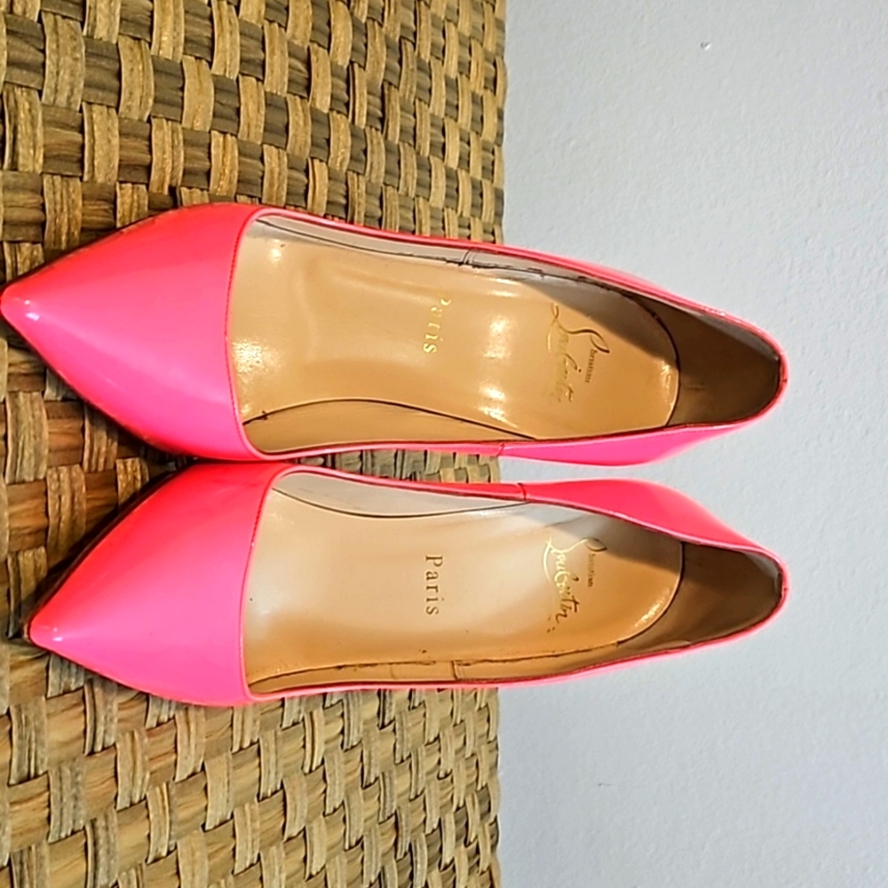 Christian Louboutins So Kate 38 Shocking Pink
